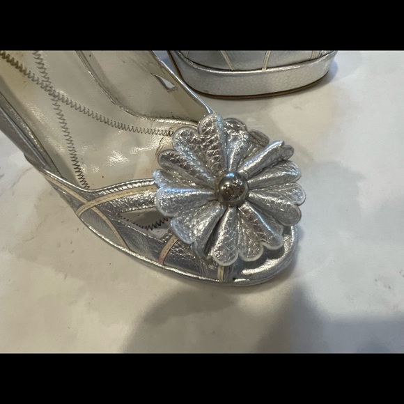 Vintage D&G Silver Leather Heels - Picture 7 of 9